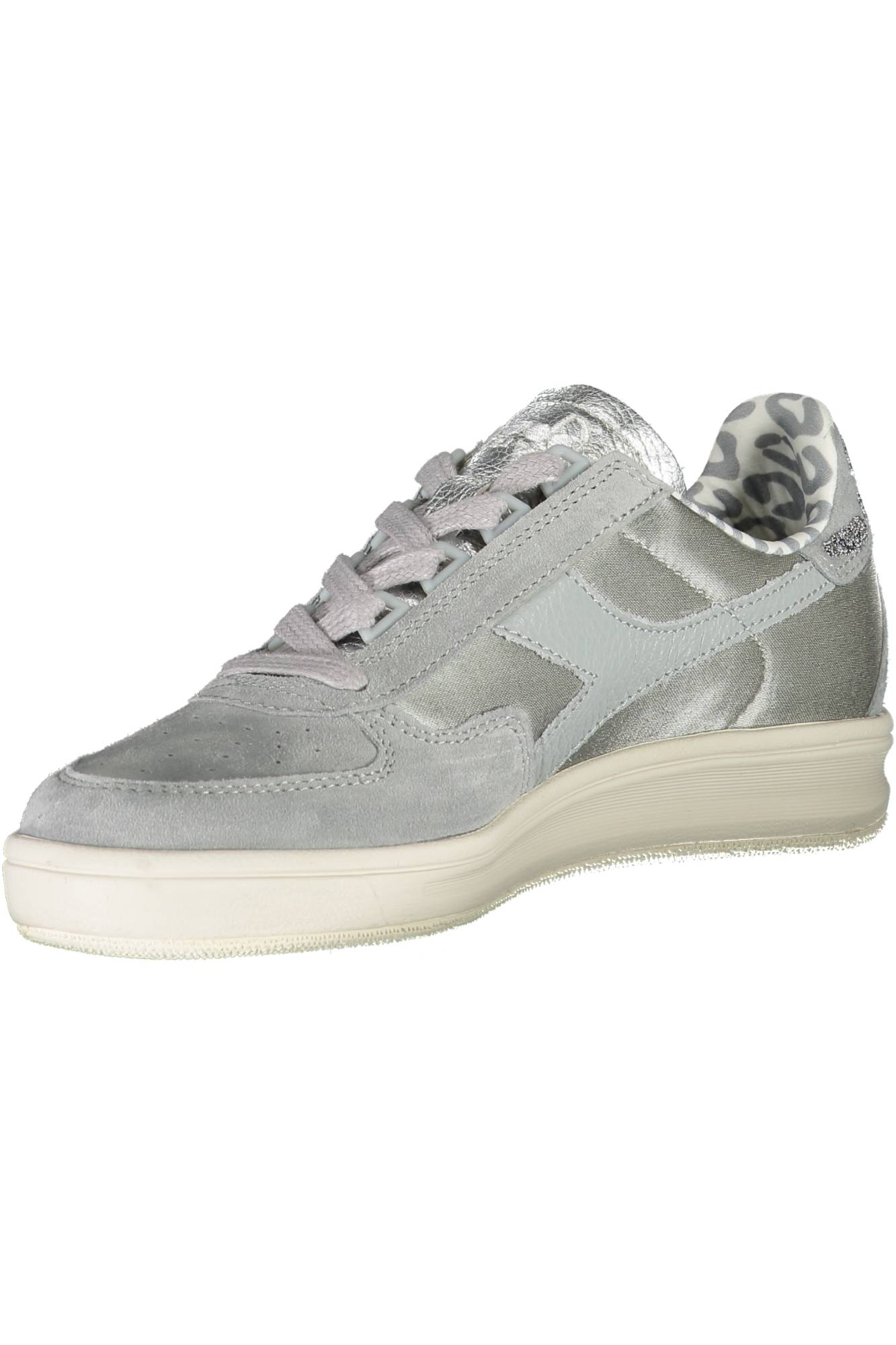 DIADORA