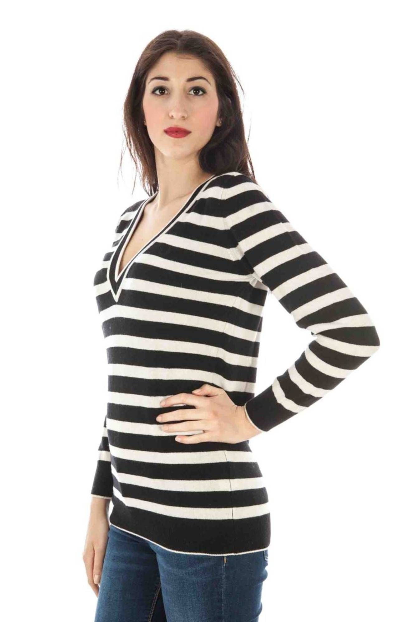 FRED PERRY WOMEN'S BLACK SWEATER