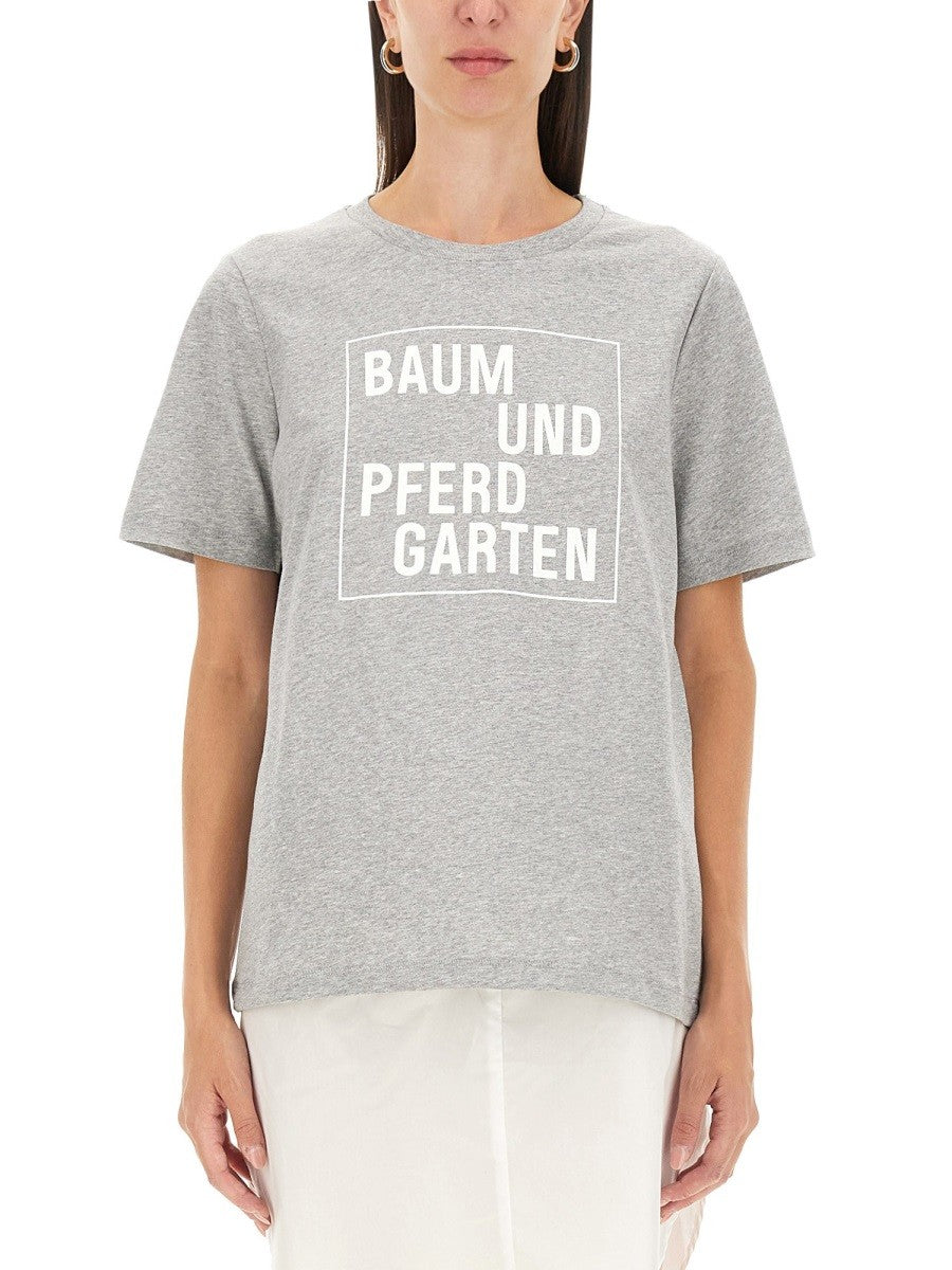 BAUM UND PFERDGARTEN